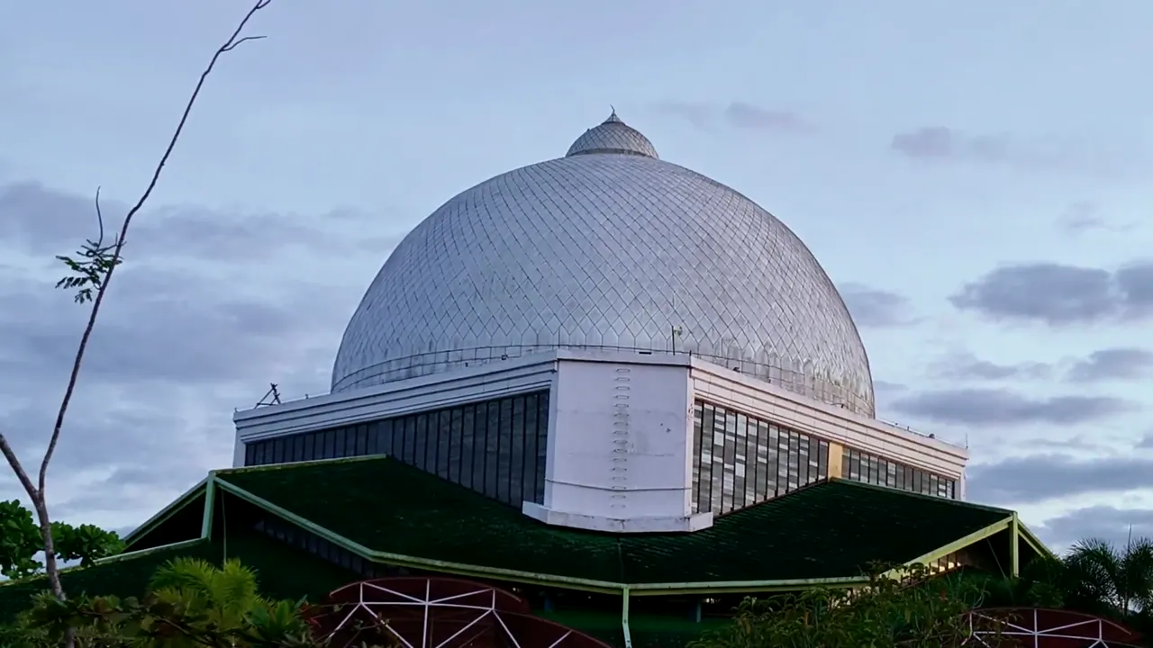 Kubah Masjid Agung Ushuluddin